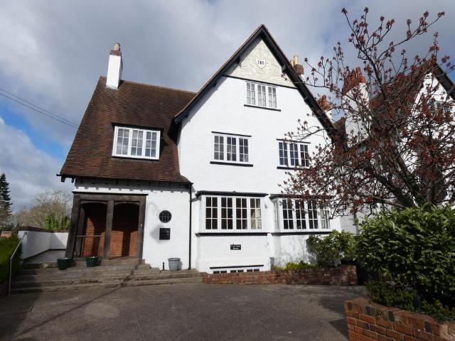 Park Trees House, Sutton Coldfield B74 2 bed apartment to rent £1,450 pcm £335 pw