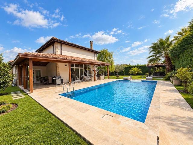 Park Vıllage Köşe Konumlu Full Tadilatlı Özel Havuzlu Villa