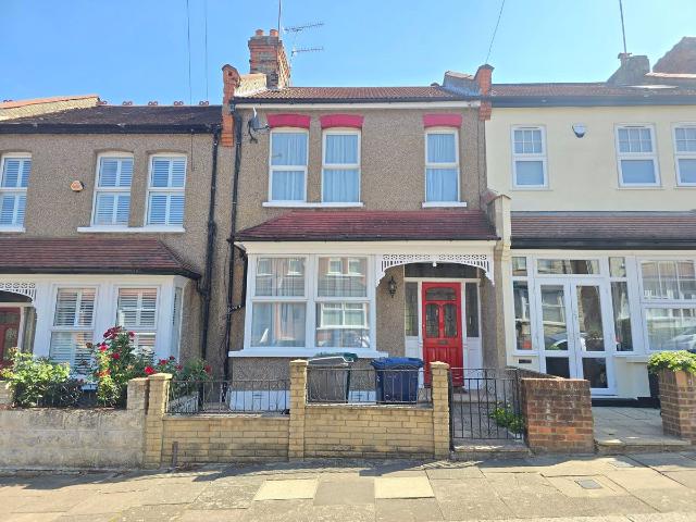Park View Crescent, London N11, 3 bed property to rent, £2,600 pcm | PrimeLocation