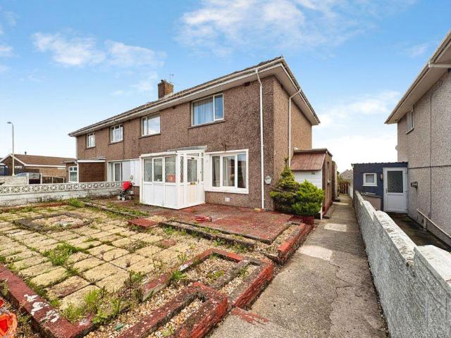 Park View, Bryntirion, Bridgend, CF31. 2 bed flat to rent £850 pcm £196 pw
