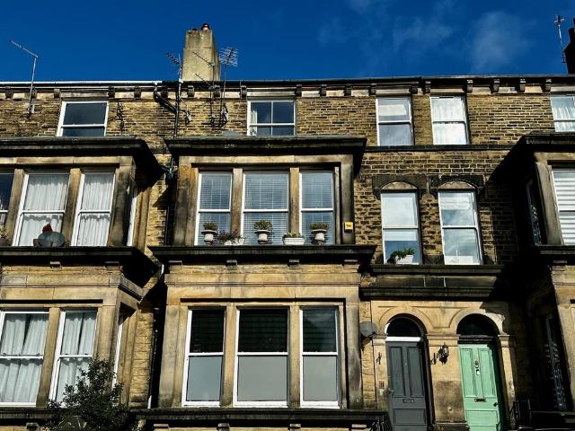 Park View, Harrogate 2 bed apartment to rent £1,300 pcm £300 pw
