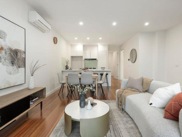 Park view prestige and luxuriously low maintenance