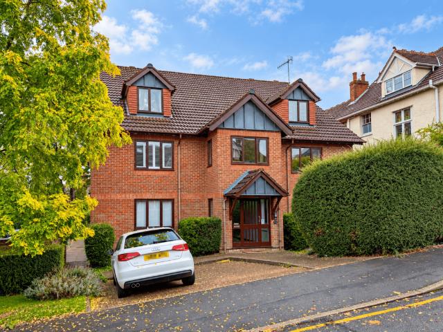 Park View Road, Berkhamsted HP4 2 bed flat to rent £1,600 pcm £369 pw