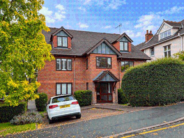 Park View Road, Berkhamsted HP4, 2 bed flat to rent, £1,600 pcm | PrimeLocation