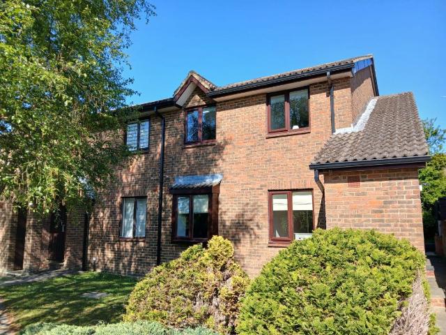 Park View Road, Redhill RH1, 2 bed maisonette to rent, £1,650 pcm | PrimeLocation