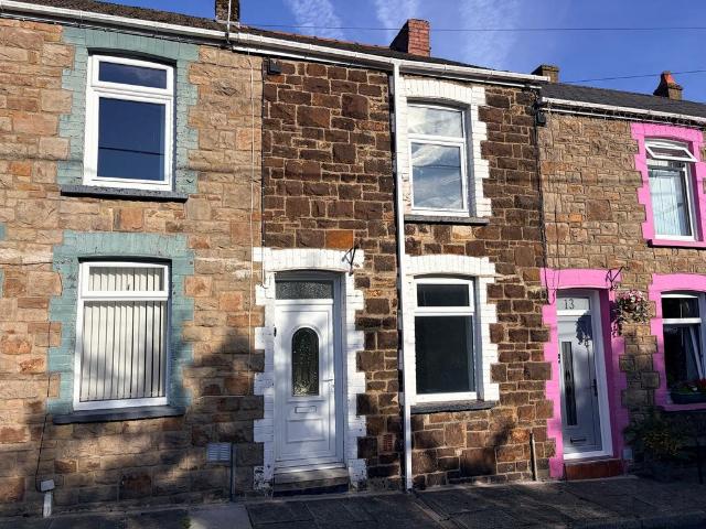 Park View, Waunlwyd, NP23 2 bed terraced house to rent £750 pcm £173 pw