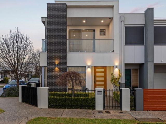 Park Views And Flexible Family Living Over Two Levels!