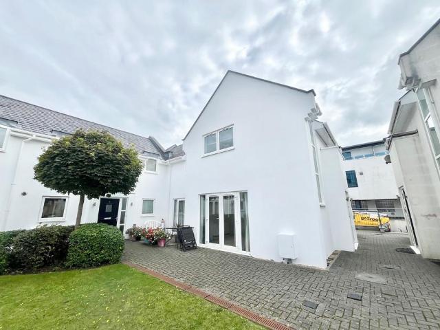 Park Villas, Poole, BH14 2 bed house to rent £1,250 pcm £288 pw