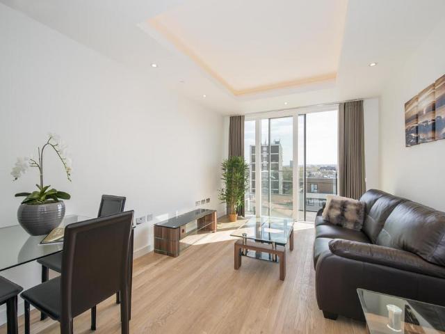 Park Vista Tower, 5 Cobblestone. 1 bed terraced house to rent £2,400 pcm £554 pw