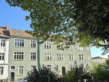 Park vor der Tür und im Blickfeld aus zwei geräumigen Zimmern mit Charme