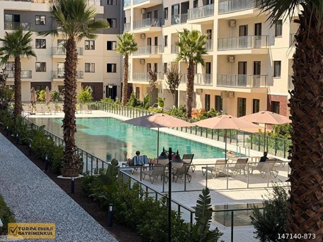 Park Yaşam Atlantis Sitesinde havuz cephe 1+1