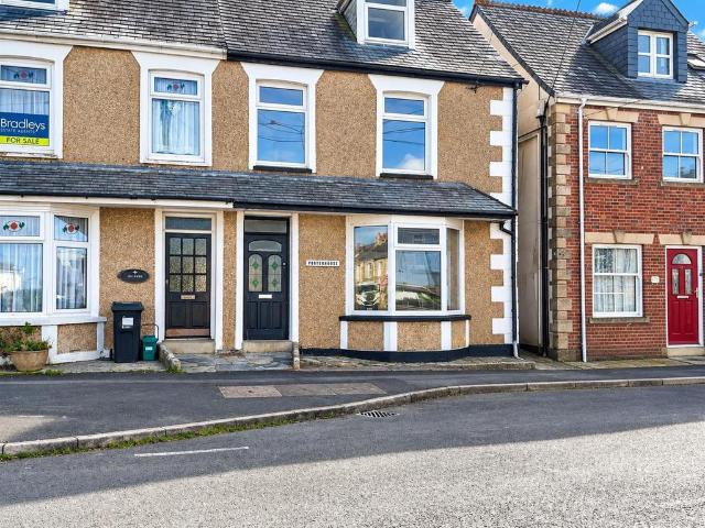 Parka Road, St Columb Road TR9 4 bed semi detached house to rent £1,300 pcm £300 pw