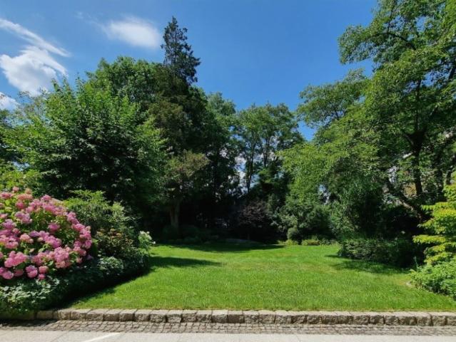Parkähnlich wohnen in Villenlage. Exklusive 3 Zimmer Wohnung mit großer Terrasse.