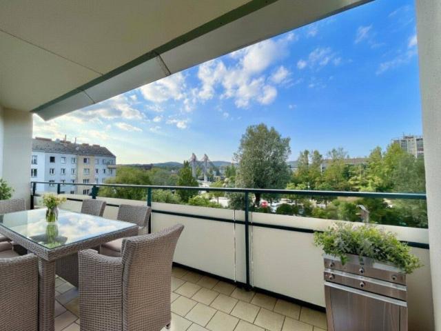 PARKBLICK 4.Liftstock 3 Zimmer ca. 84m² NFL Loggia U Bahn