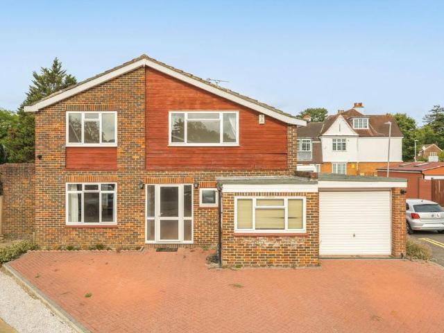 Parkgate Close, Kingston Upon Thames KT2 4 bed detached house to rent £6,500 pcm £1,500 pw