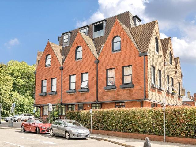 Parkgate House, London Road, Camberley, Surrey GU15, 2 bed flat to rent, £1,400 pcm | PrimeLocation