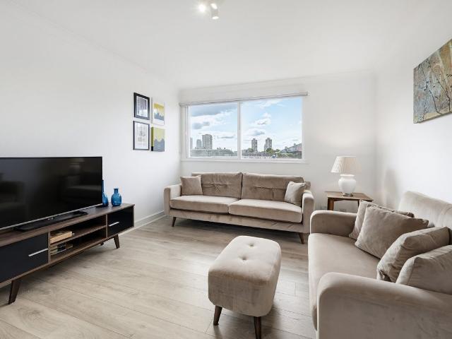 Parkgate Road, London SW11, 2 bed flat to rent, £2,650 pcm | PrimeLocation