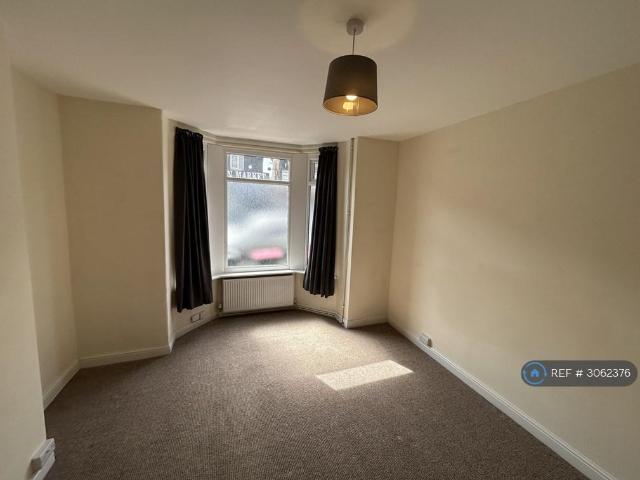 Parkgate, Rotherham, S62 1 bed flat to rent £600 pcm £138 pw