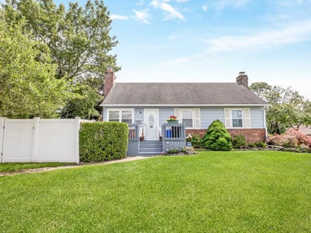 Parkdale Dr, North Babylon, Home For Sale