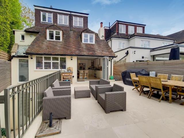 Parke Road, Barnes, London, SW13 5 bed detached house to rent £24,917 pcm £5,750 pw