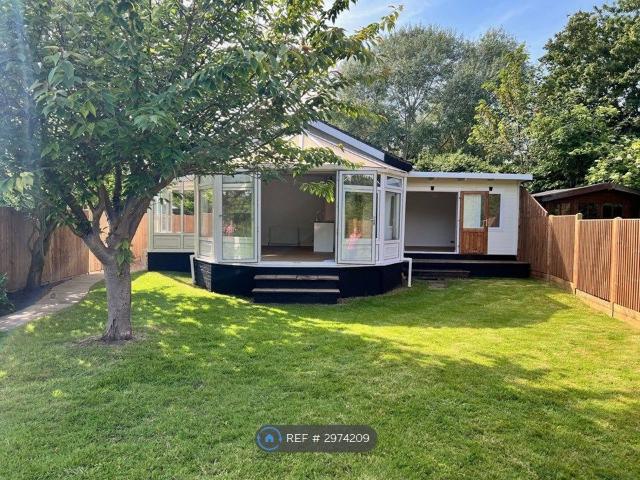 Parke Road, Sunbury On Thames TW16, 2 bed bungalow to rent, £2,350 pcm | PrimeLocation