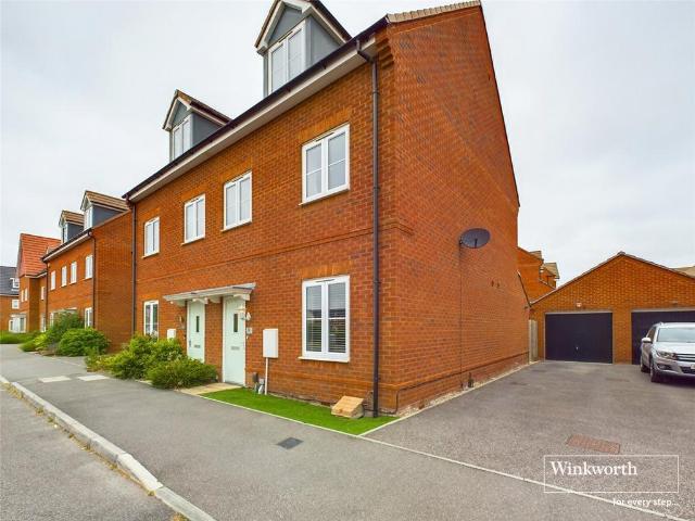 Parker Close, Shinfield, Reading. 3 bed semi detached house to rent £2,450 pcm £565 pw