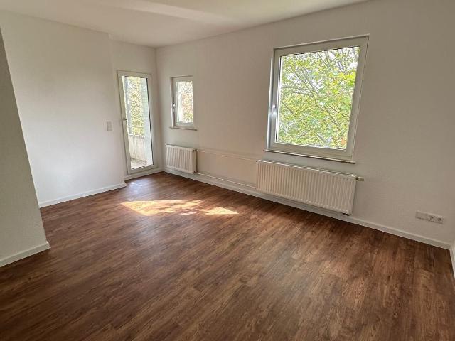 Parkett & Balkon im 3. Stock – 2 Zimmer in Düsseldorf, Münsterstraße