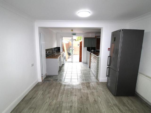 Parkfield Avenue, Hillingdon UB10 5 bed semi detached house to rent £2,800 pcm £646 pw