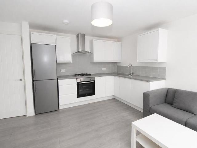 Parkfield Place, Cardiff CF14 1 bed flat to rent £995 pcm £230 pw
