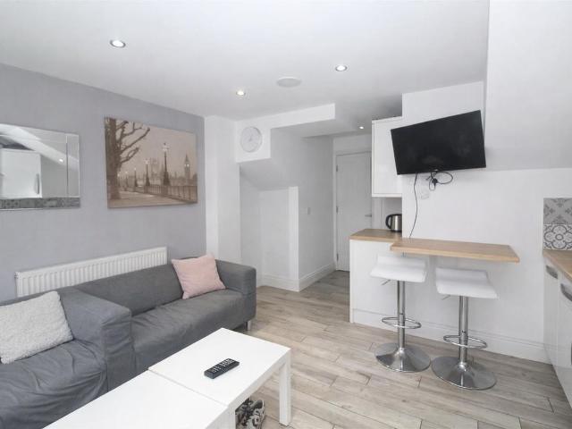 Parkfield Place, Cathays, Cardiff CF14, 5 bed shared accommodation to rent, £2,625 pcm | PrimeLocation