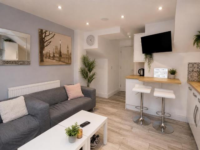 Parkfield Place, Cardiff CF14, 6 bed shared accommodation to rent, £2,970 pcm | PrimeLocation