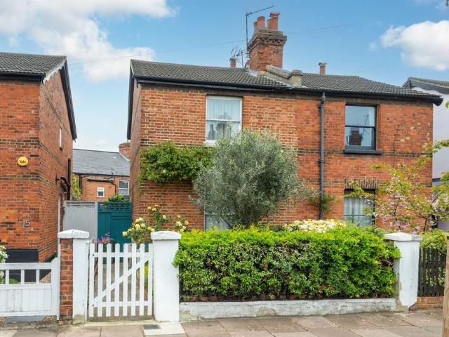 Parkfield Road, Willesden Green. 3 bed cottage to rent £2,600 pcm £600 pw