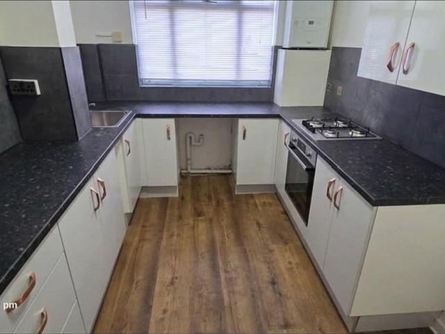 Parkfield Road, Wolverhampton, WV4 2 bed terraced house to rent £900 pcm £208 pw