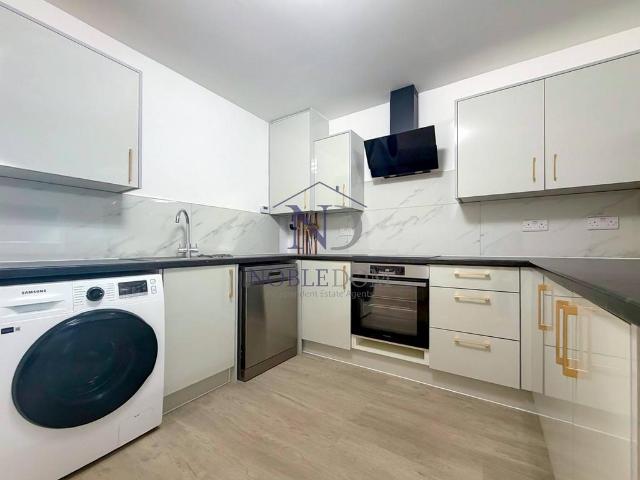 Parkfield Road, Feltham, TW13 2 bed flat to rent £2,100 pcm £485 pw