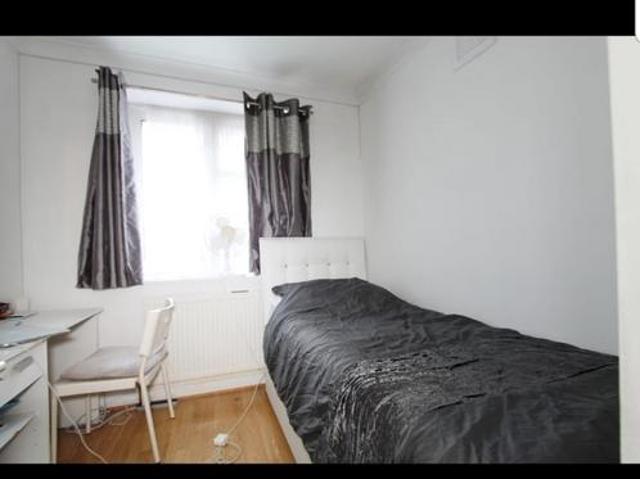 Parkfield Road, Ickenham UB10 1 bed in a house share to rent £900 pcm £208 pw