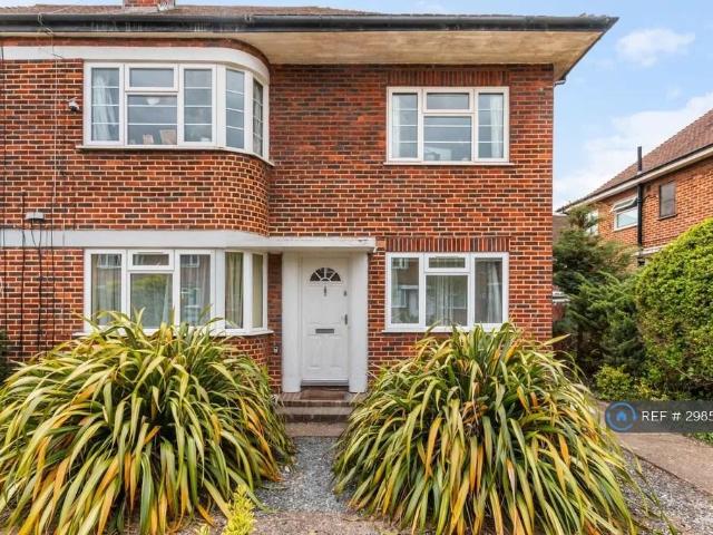 Parkfields Avenue, London, SW20 2 bed maisonette to rent £2,400 pcm £554 pw