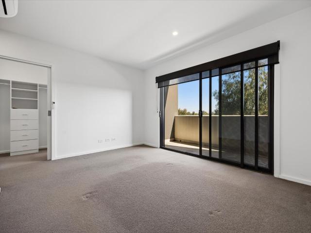 Parkfront Living with Modern Extras