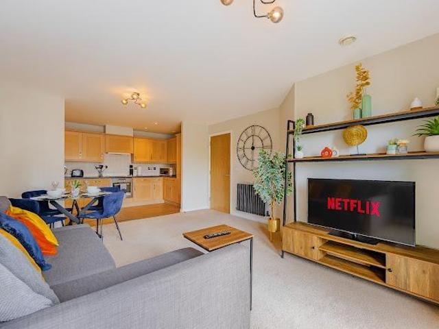Parkhouse Court, Hatfield, AL10 1 bed flat to rent £1,700 pcm £392 pw
