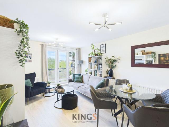 Parkhouse Court, Hatfield AL10, 2 bed flat to rent, £1,700 pcm | PrimeLocation