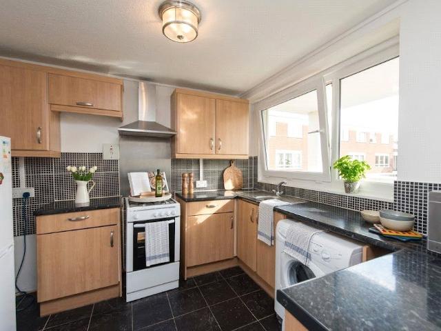 Parkham Street, London SW11, 2 bed flat to rent, £2,499 pcm | PrimeLocation