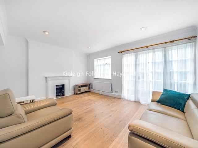 Parkhill Road, Belsize Park, London, NW3 2 bed flat to rent £2,850 pcm £658 pw