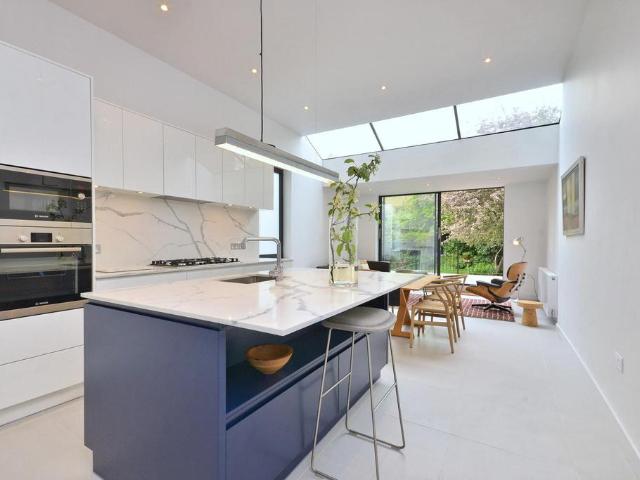 Parkhill Road, Belsize Park, NW3 3 bed detached house to rent £6,296 pcm £1,453 pw
