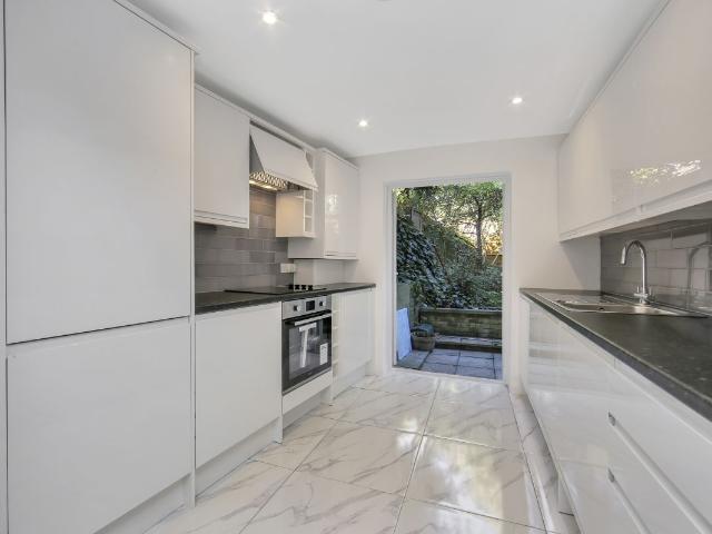 Parkhurst Road, Holloway N7, 2 bed flat to rent, £2,250 pcm | PrimeLocation