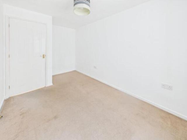 2 bedroom apartment for sale in Hurworth Avenue, Langley, Berkshire, SL3