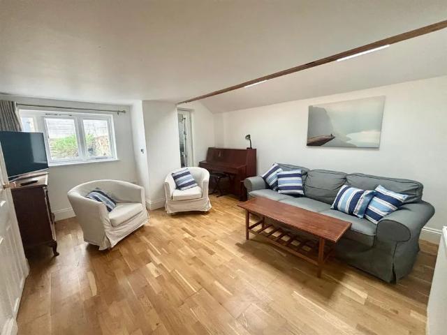 8 Parkins Terrace, Truro