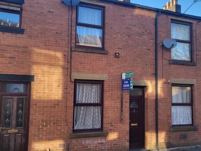 Parkinson Street, Haslingden BB4 2 bed terraced house to rent £720 pcm £166 pw