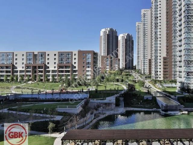 Parkoranda Ön Cephe Manzaralı Tam Eşyalı 4+1 Kiralık Daire