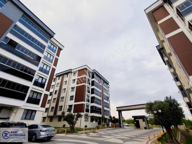 Parkorman Sitesi 2.etap'ta Satılık Bahçe Katı 1+1 Daire