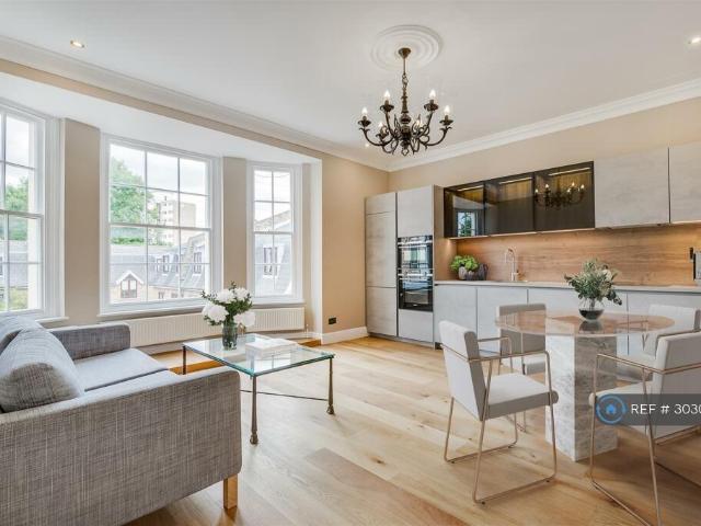 Parkland Gardens, London, SW19 2 bed flat to rent £2,950 pcm £681 pw
