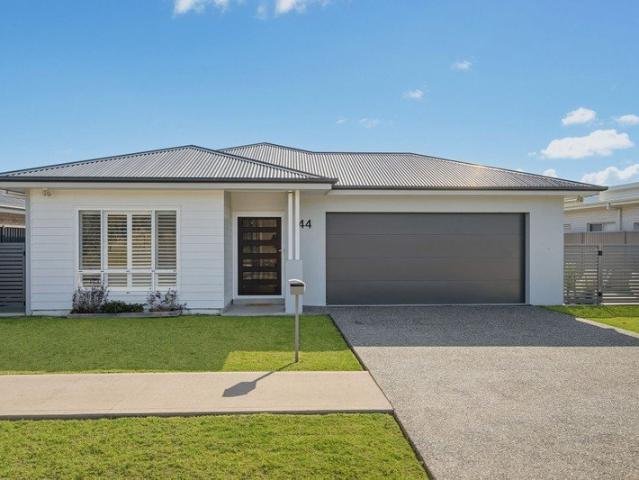Parkland Outlook, Sun filled Entertaining & Side Access